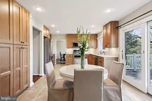 10305 Mountington Ct, Vienna, VA 22182 - Photo 3