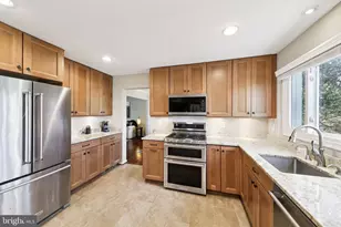 10305 Mountington Ct, Vienna, VA 22182 - Photo 5