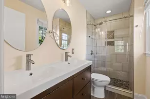 8361 Thompson Rd, Annandale, VA 22003 - Photo 19