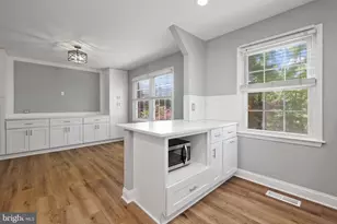 8361 Thompson Rd, Annandale, VA 22003 - Photo 9