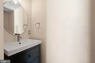 8361 Thompson Rd, Annandale, VA 22003 - Photo 25