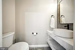 6586 Morning Meadow Dr, Alexandria, VA 22315 - Photo 13