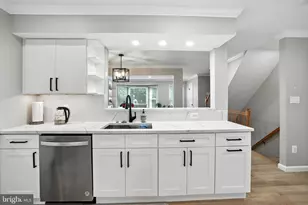 6586 Morning Meadow Dr, Alexandria, VA 22315 - Photo 3