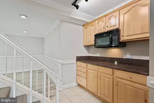 8251 Clifton Farm Ct, Alexandria, VA 22306 - Photo 31