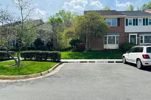 8251 Clifton Farm Ct, Alexandria, VA 22306 - Photo 3