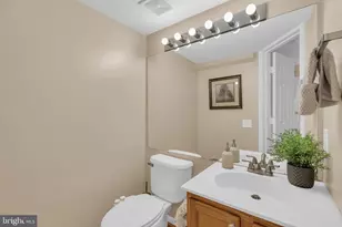 8200 Catbird Cir, Lorton, VA 22079 - Photo 17