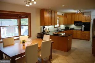 1983 Horse Shoe Dr, Vienna, VA 22182 - Photo 7