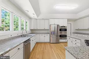 9395 Wolf Trap Creek Ct, Great Falls, VA 22066 - Photo 21