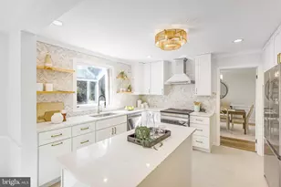 10305 Hunt Country Ln, Vienna, VA 22182 - Photo 3