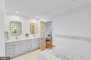 10305 Hunt Country Ln, Vienna, VA 22182 - Photo 7