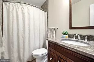 4866 Carriagepark Rd, Fairfax, VA 22032 - Photo 17