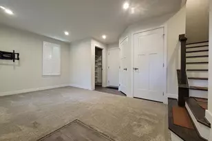 7817 Sutter Ln, Annandale, VA 22003 - Photo 5