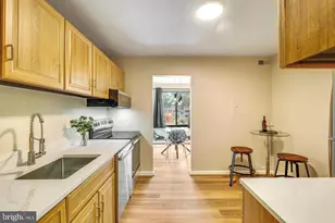 9720 Kingsbridge Dr, Fairfax, VA 22031 - Photo 3