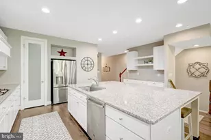 6421 Beatles Ln, Alexandria, VA 22310 - Photo 11