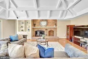 11221 Country Pl, Oakton, VA 22124 - Photo 17