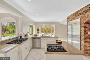 11221 Country Pl, Oakton, VA 22124 - Photo 27