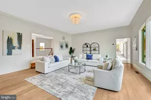 11221 Country Pl, Oakton, VA 22124 - Photo 15