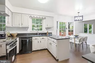 9202 Dorothy Ln, Springfield, VA 22153 - Photo 7