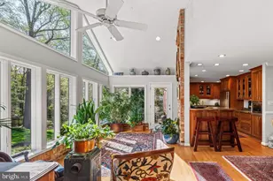 9025 Charles Augustine Dr, Alexandria, VA 22308 - Photo 15