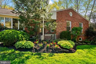 9025 Charles Augustine Dr, Alexandria, VA 22308 - Photo 3
