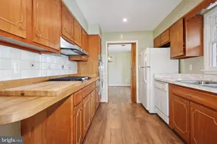 10624 Marbury Rd, Oakton, VA 22124 - Photo 9