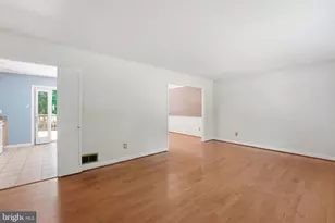8609 Woodview Dr, Springfield, VA 22153 - Photo 5