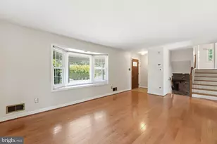 8609 Woodview Dr, Springfield, VA 22153 - Photo 3