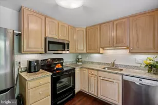 3140 Ellenwood Dr, Fairfax, VA 22031 - Photo 3