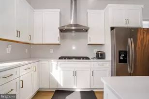 14301 Beckett Glen Cir, Chantilly, VA 20151 - Photo 9