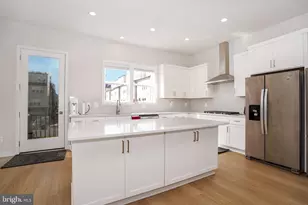 14301 Beckett Glen Cir, Chantilly, VA 20151 - Photo 7
