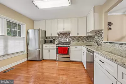 7876 Newport Glen Pass, Annandale, VA 22003 - Photo 9