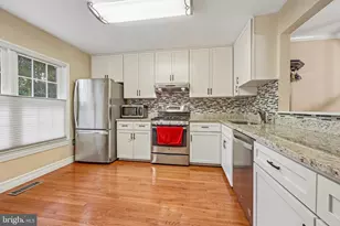 7876 Newport Glen Pass, Annandale, VA 22003 - Photo 9