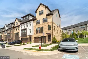 4975 Longmire Wy, Chantilly, VA 20151 - Photo 3