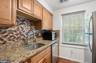 8621 Kenosha Ct, Lorton, VA 22079 - Photo 5