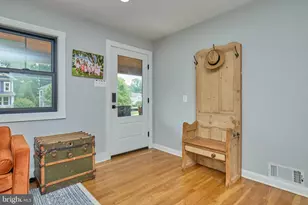 915 Desale St SW, Vienna, VA 22180 - Photo 9