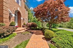 1090 Mill Field Ct, Great Falls, VA 22066 - Photo 5