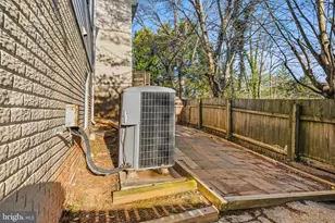 9145 School Craft Ln, Burke, VA 22015 - Photo 39