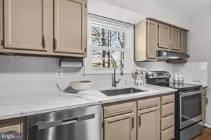 9145 School Craft Ln, Burke, VA 22015 - Photo 13