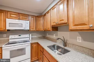7651 Tremayne Pl, McLean, VA 22102 - Photo 5