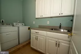 11379 Seneca Knoll Dr, Great Falls, VA 22066 - Photo 37