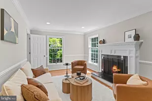 9201 Potomac Woods Ln, Great Falls, VA 22066 - Photo 5