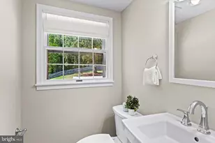 9201 Potomac Woods Ln, Great Falls, VA 22066 - Photo 15