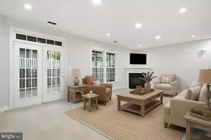 8908 Royal Hannah Ln, Fairfax, VA 22031 - Photo 9