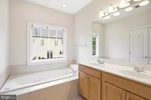 8908 Royal Hannah Ln, Fairfax, VA 22031 - Photo 37