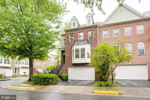 8908 Royal Hannah Ln, Fairfax, VA 22031 - Photo 11