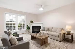 8908 Royal Hannah Ln, Fairfax, VA 22031 - Photo 5