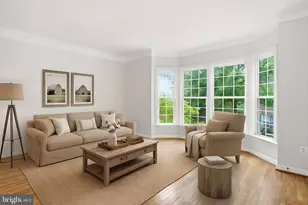 8908 Royal Hannah Ln, Fairfax, VA 22031 - Photo 3