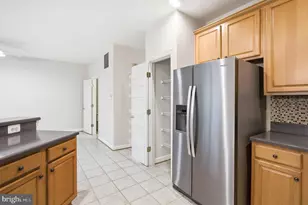 8908 Royal Hannah Ln, Fairfax, VA 22031 - Photo 23