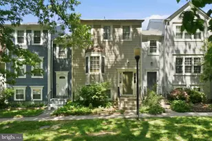 2391 Hunters Square Ct, Reston, VA 20191 - Photo 1