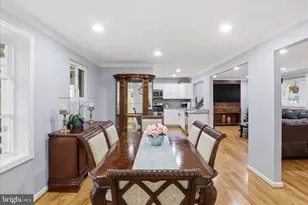 6809 Rolling Rd, Springfield, VA 22152 - Photo 9